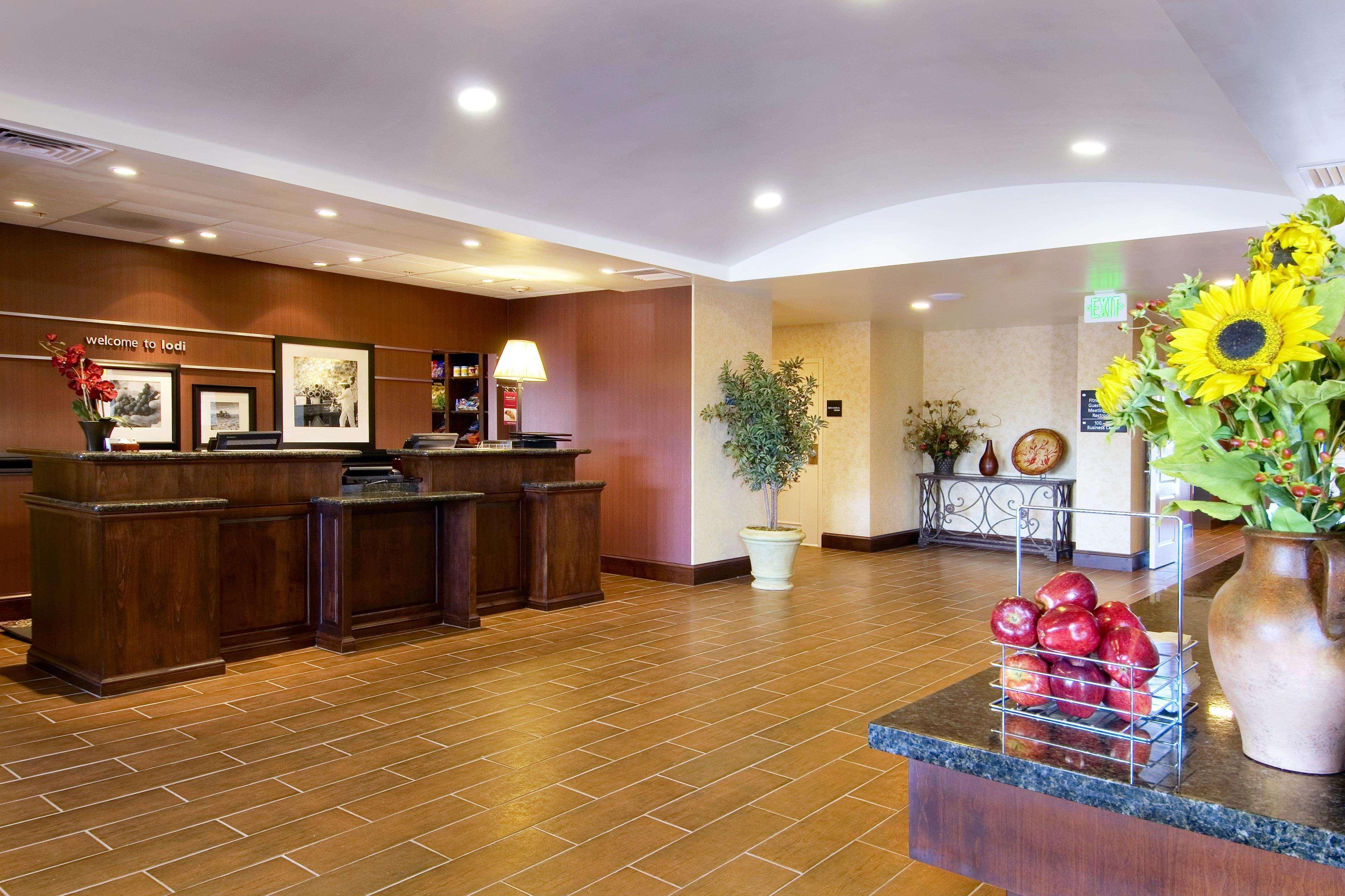Hampton Inn & Suites לודי מראה פנימי תמונה