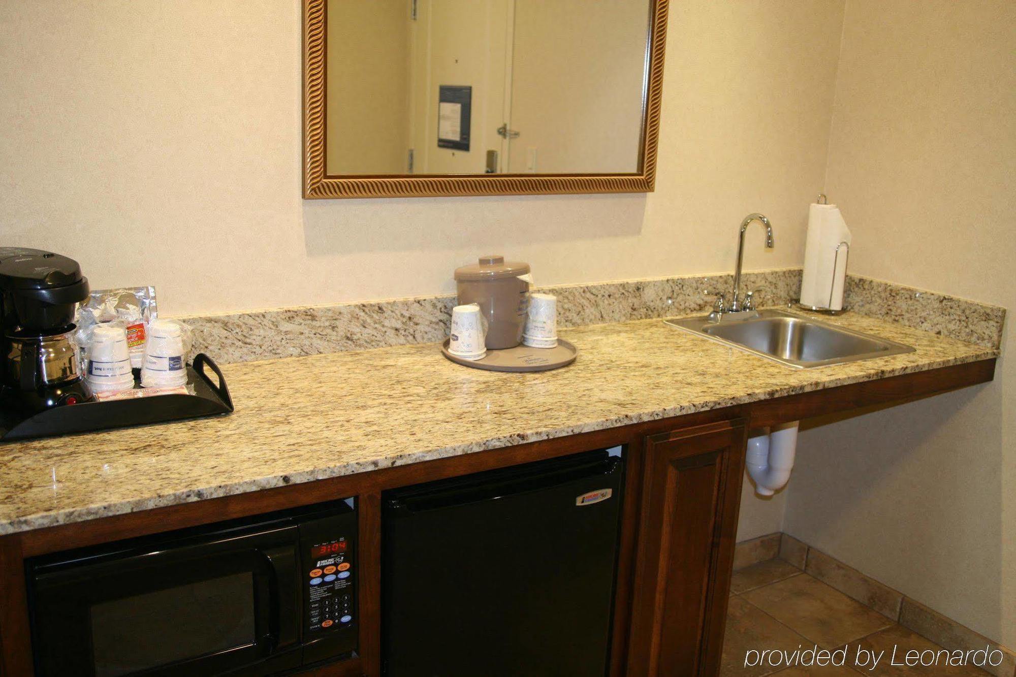 Hampton Inn & Suites לודי חדר תמונה