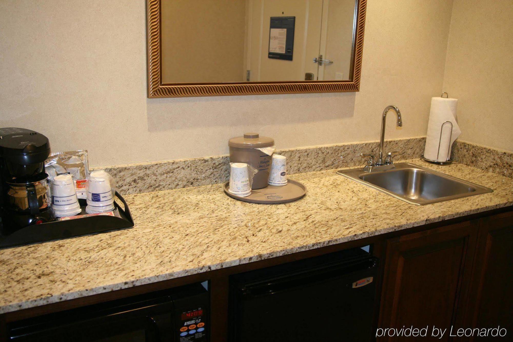 Hampton Inn & Suites לודי חדר תמונה