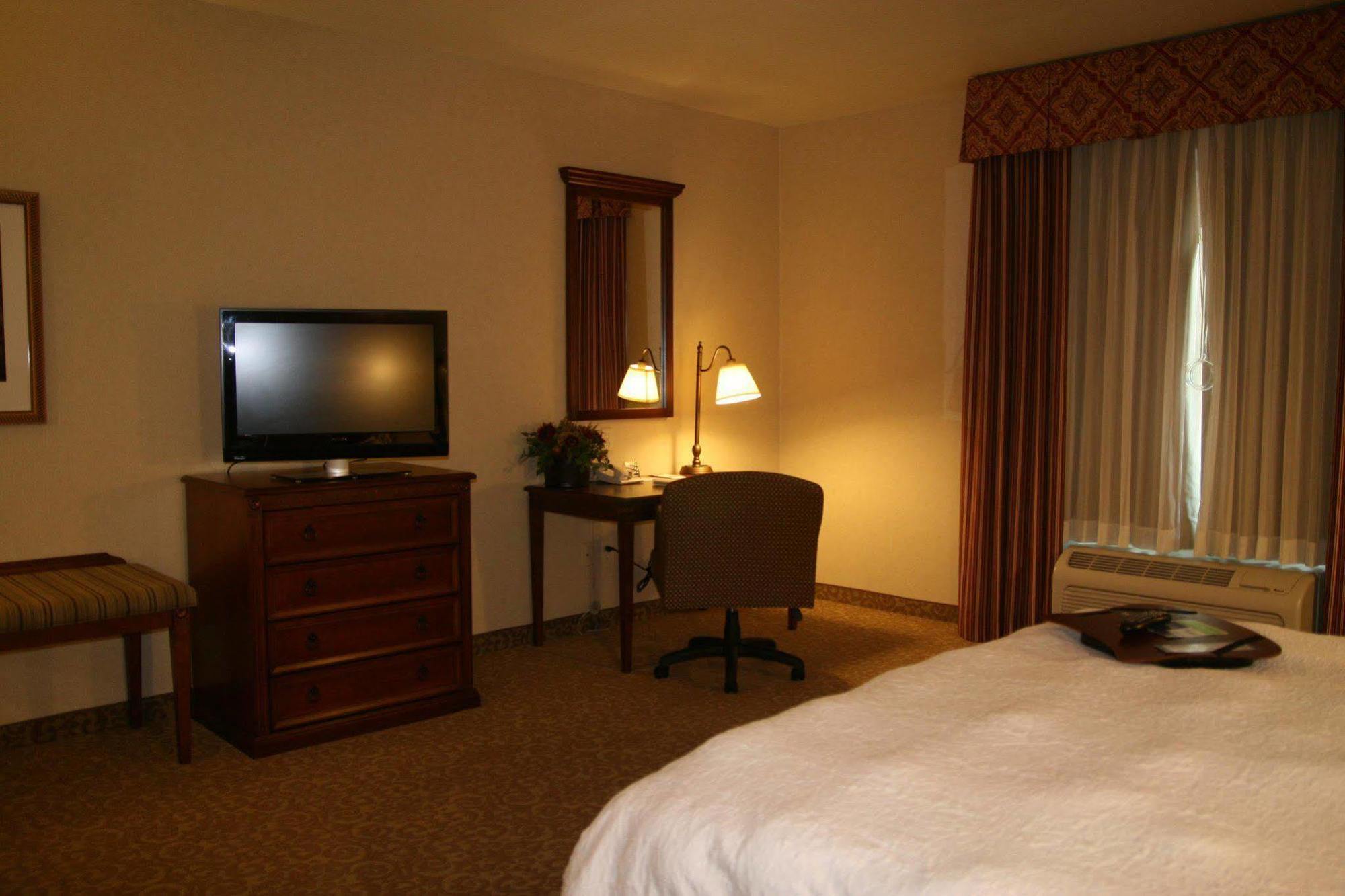 Hampton Inn & Suites לודי חדר תמונה